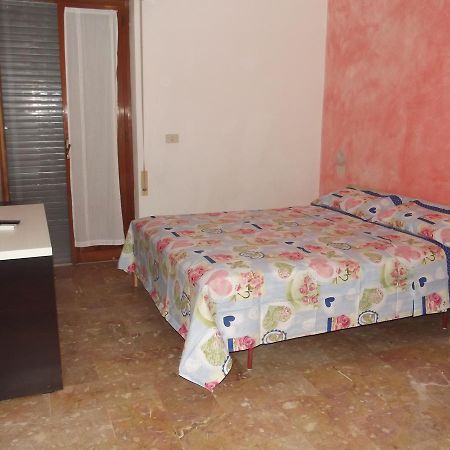 Hotel Sabbia D'Oro Пинето Экстерьер фото