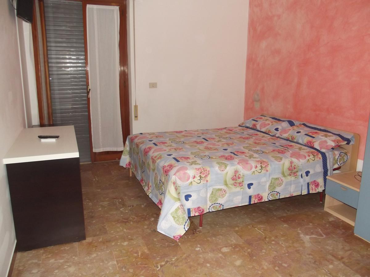 Hotel Sabbia D'Oro Пинето Экстерьер фото