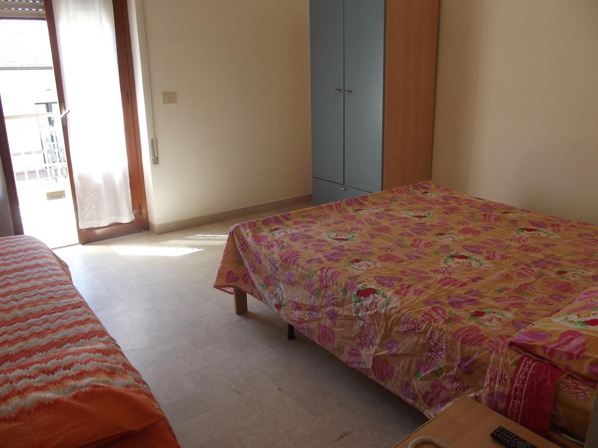 Hotel Sabbia D'Oro Пинето Экстерьер фото