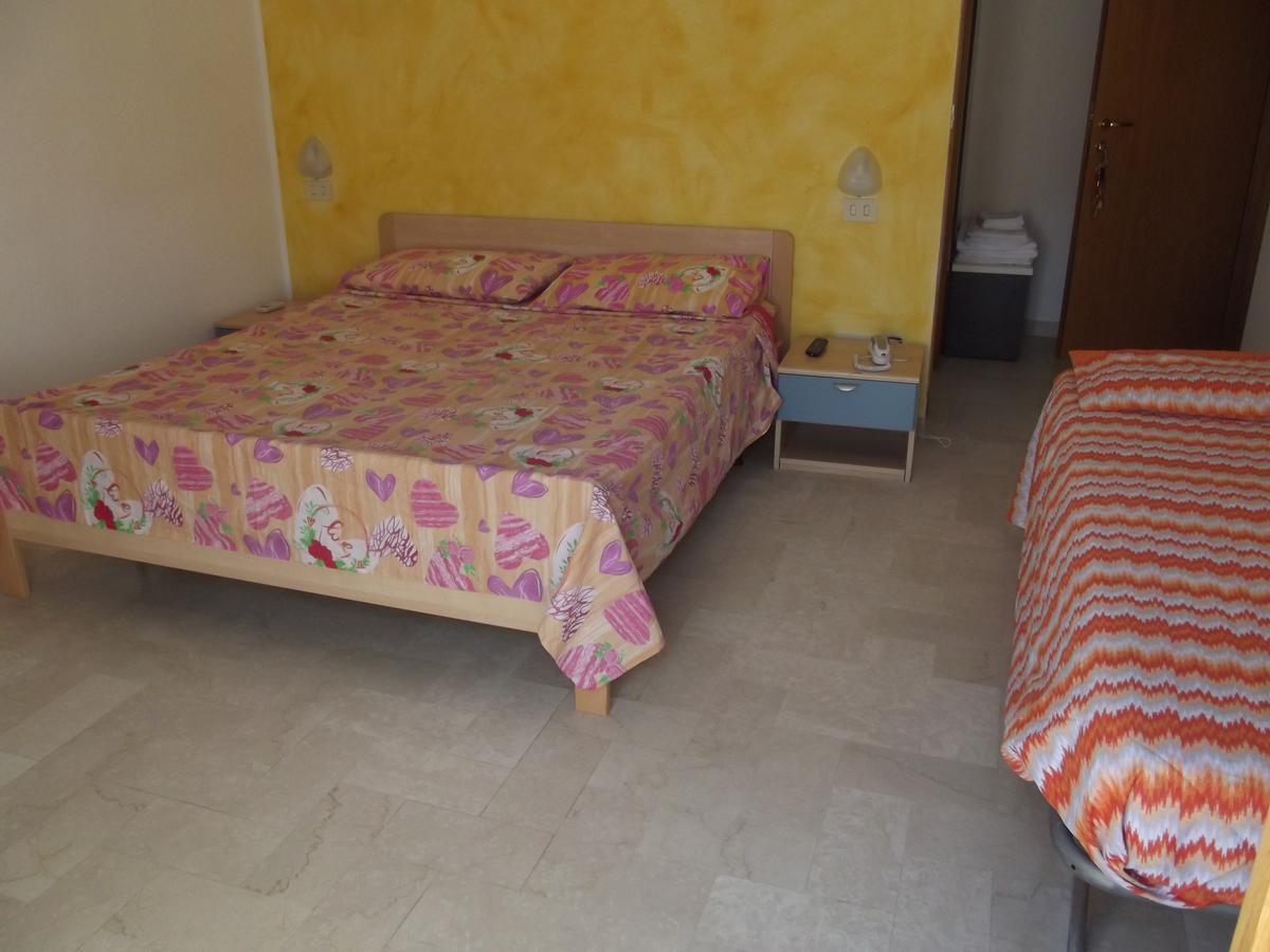 Hotel Sabbia D'Oro Пинето Экстерьер фото